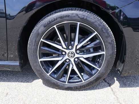 Used 2021 Toyota Camry SE w/ Cold Weather Package FWD image 30