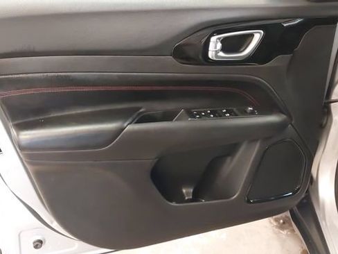 Used 2025 Jeep Compass Trailhawk AWD/4WD image 20