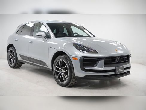 Used 2025 Porsche Macan image 8