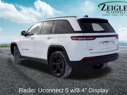 Used 2023 Jeep Grand Cherokee Altitude image 2