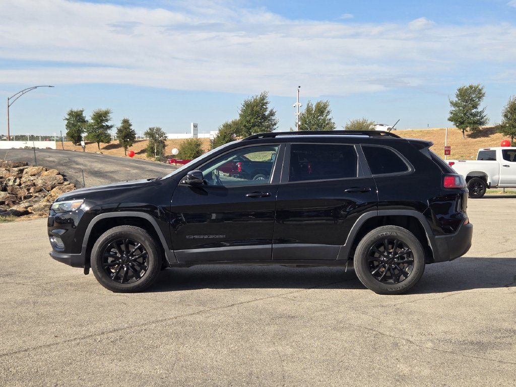 Used 2023 Jeep Cherokee Altitude Lux AWD/4WD image 4