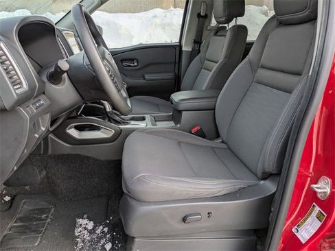 Used 2023 Nissan Frontier SV image 7