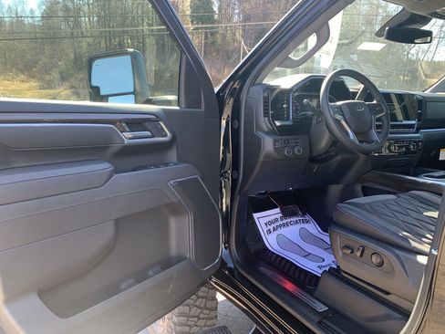 New 2025 Chevrolet Silverado 2500 LT w/ Trail Boss Package AWD/4WD image 9