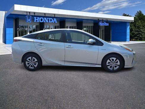 Used 2017 Toyota Prius Four FWD image 25