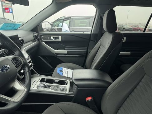 Used 2020 Ford Explorer XLT w/ Comfort Package image 3