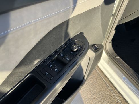 Certified 2024 Volkswagen Taos SE image 14