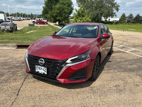 Used 2025 Nissan Altima 2.5 SV w/ SV Special Edition Package AWD/4WD image 1