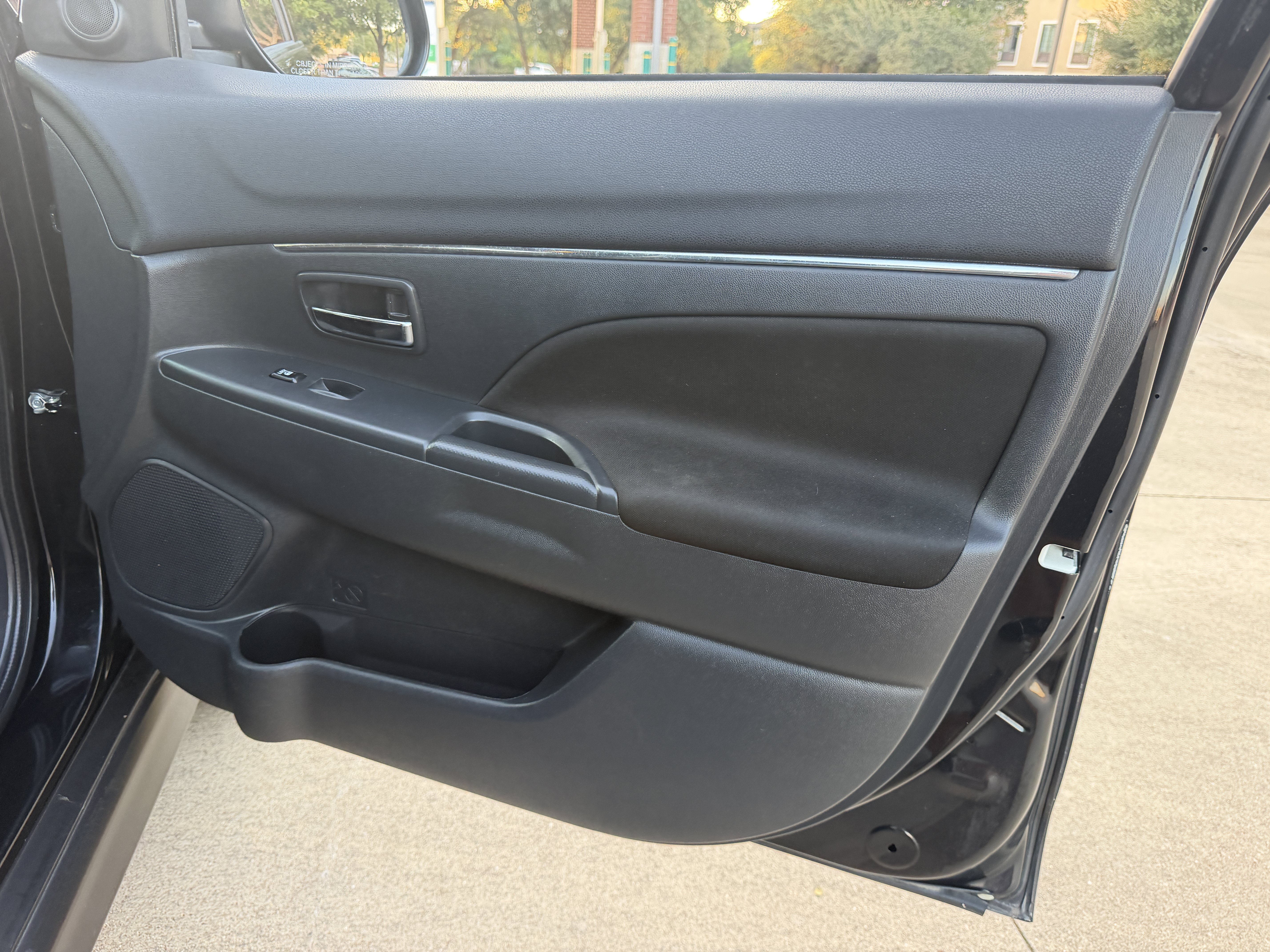 Used 2020 Mitsubishi Outlander Sport ES FWD image 9