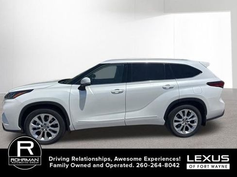 Used 2022 Toyota Highlander Limited AWD/4WD image 12