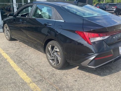 Used 2024 Hyundai Elantra SEL w/ Convenience Package FWD image 4