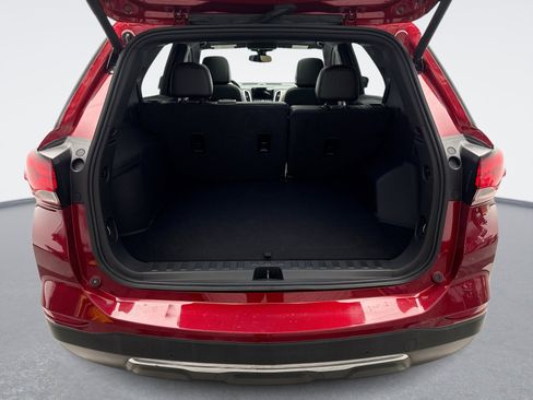 Used 2023 Chevrolet Equinox Premier image 24