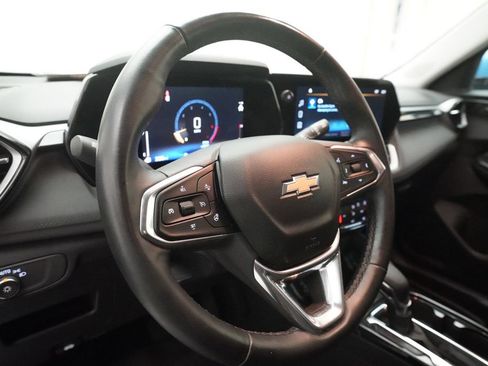 Used 2024 Chevrolet TrailBlazer LT w/ LT Cold Weather Package FWD image 8