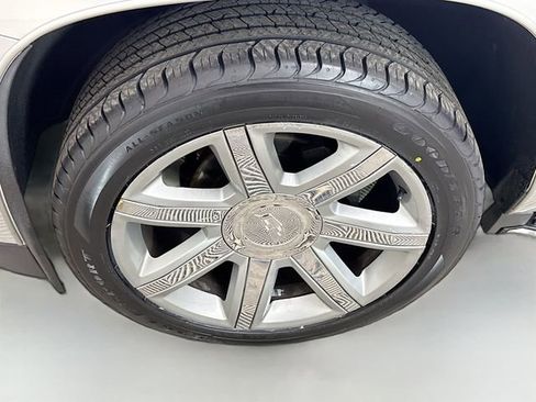 Used 2017 Cadillac Escalade ESV Luxury AWD/4WD image 35