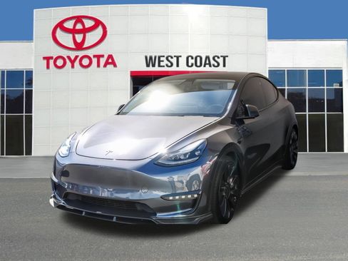 Used 2022 Tesla Model Y Performance image 1