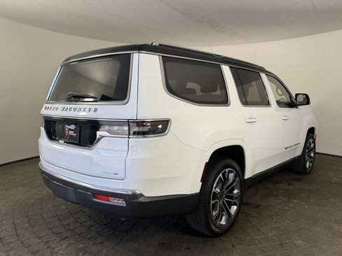 Used 2022 Jeep Grand Wagoneer Series III w/ Rear Seat Video Group 1 AWD/4WD image 9
