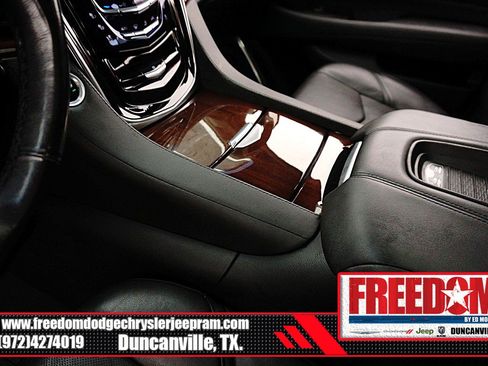 Used 2019 Cadillac Escalade Luxury AWD/4WD image 35