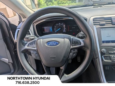 Used 2020 Ford Fusion SE FWD image 7