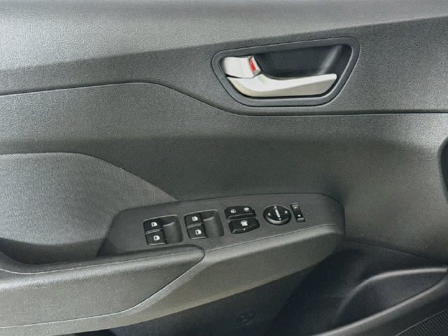 Used 2018 Hyundai Accent SE FWD image 22