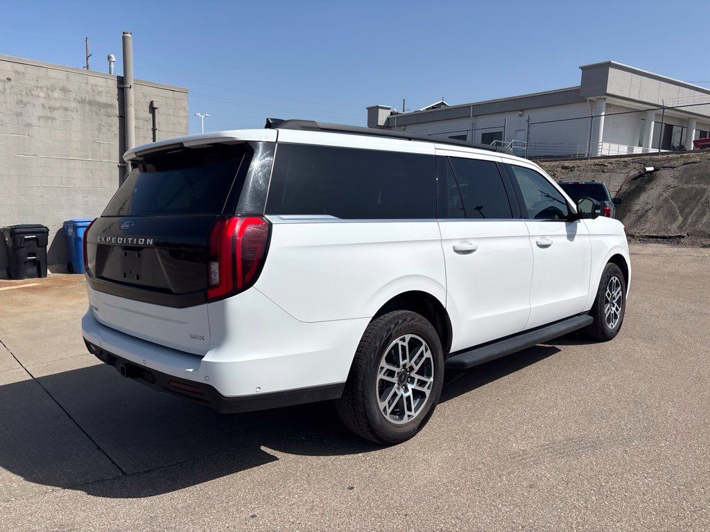 Used 2025 Ford Expedition Max Active AWD/4WD image 7