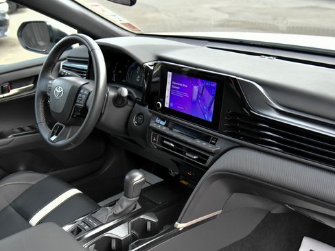 Used 2025 Toyota Camry SE image 45