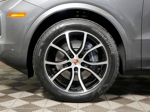 Certified 2026 Porsche Cayenne AWD/4WD image 41