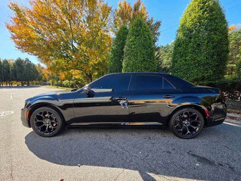Used 2019 Chrysler 300 S image 2