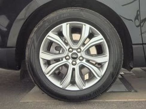 Used 2024 Ford Edge Titanium image 10