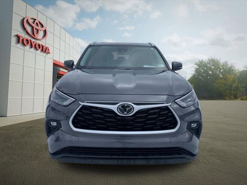 Used 2023 Toyota Highlander XLE FWD image 8