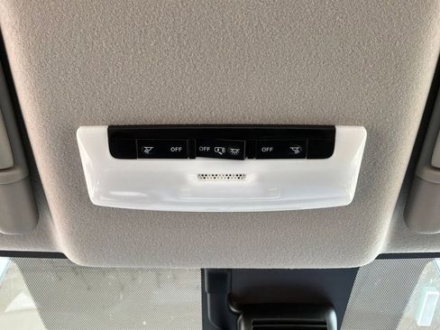 Used 2025 Nissan Versa SV FWD image 16