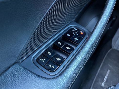 Used 2019 Porsche Panamera 4 image 16