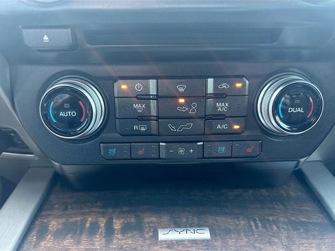 Used 2015 Ford F150 Platinum w/ Equipment Group 701A Luxury AWD/4WD image 16