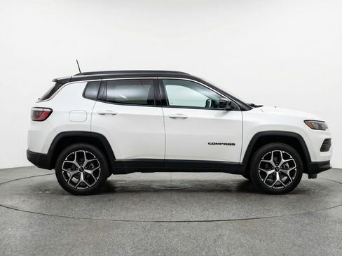 Used 2025 Jeep Compass Limited image 11