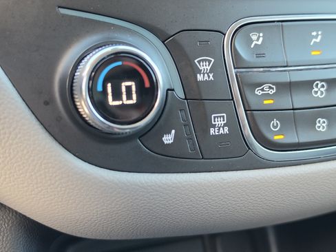 Used 2024 Chevrolet Equinox LT FWD image 30