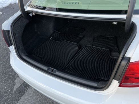 Used 2013 Volkswagen Passat 2.5 SE image 24