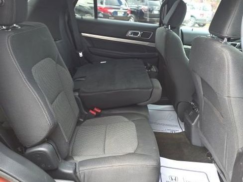 Used 2018 Ford Explorer XLT FWD image 12