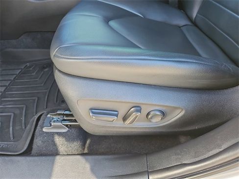 Used 2024 Toyota Highlander XLE image 16