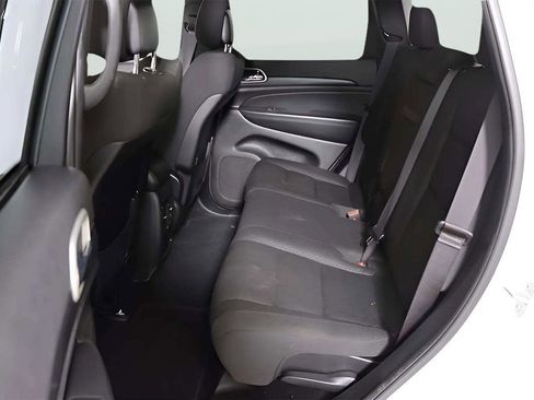 Used 2021 Jeep Grand Cherokee Laredo image 30