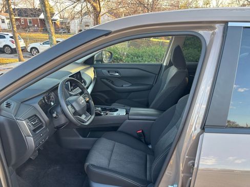 Used 2025 Nissan Rogue SV image 29