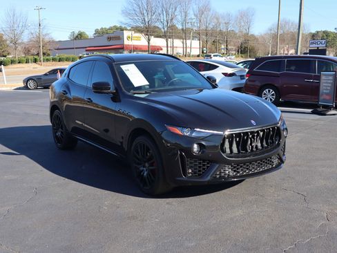 Used 2021 Maserati Levante image 12