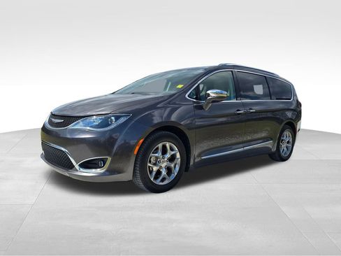 Used 2017 Chrysler Pacifica Limited image 8