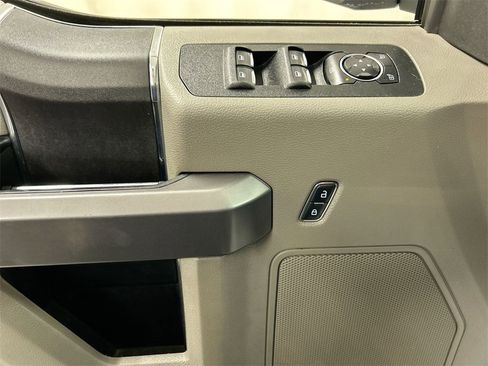 Used 2019 Ford F150 XLT w/ Trailer Tow Package image 11