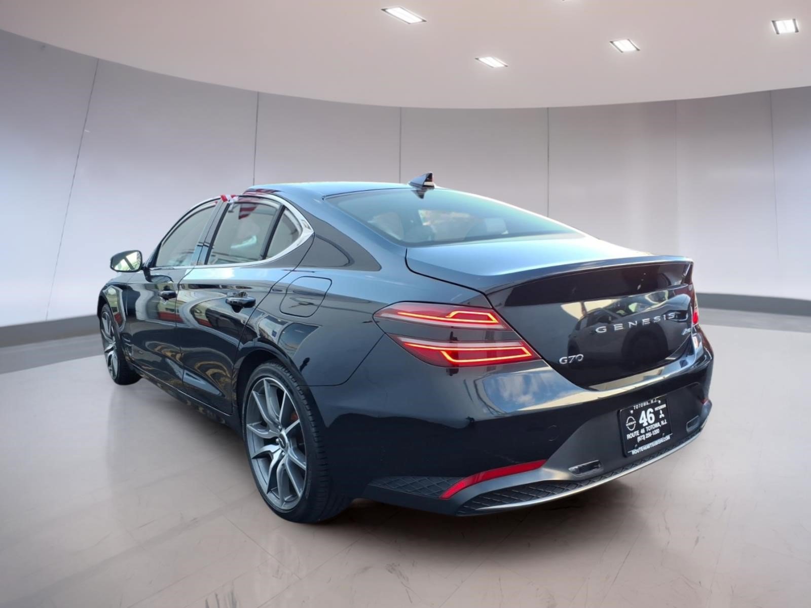 Used 2023 Genesis G70 2.0T AWD/4WD image 3