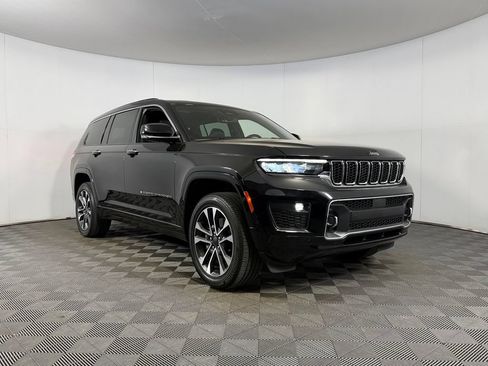 Used 2023 Jeep Grand Cherokee L Overland w/ Trailer Tow Group (B) RWD image 4