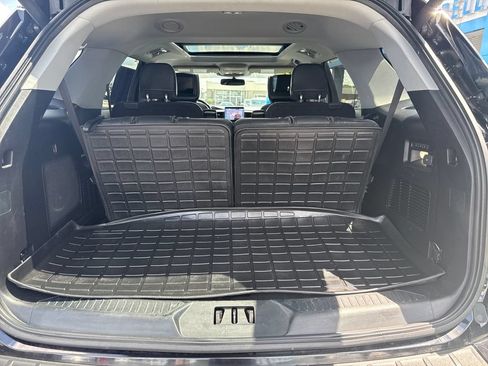 Used 2021 Ford Explorer Limited w/ Equipment Group 301A AWD/4WD image 27
