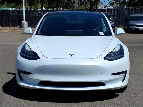 Used 2018 Tesla Model 3 Long Range RWD image 2