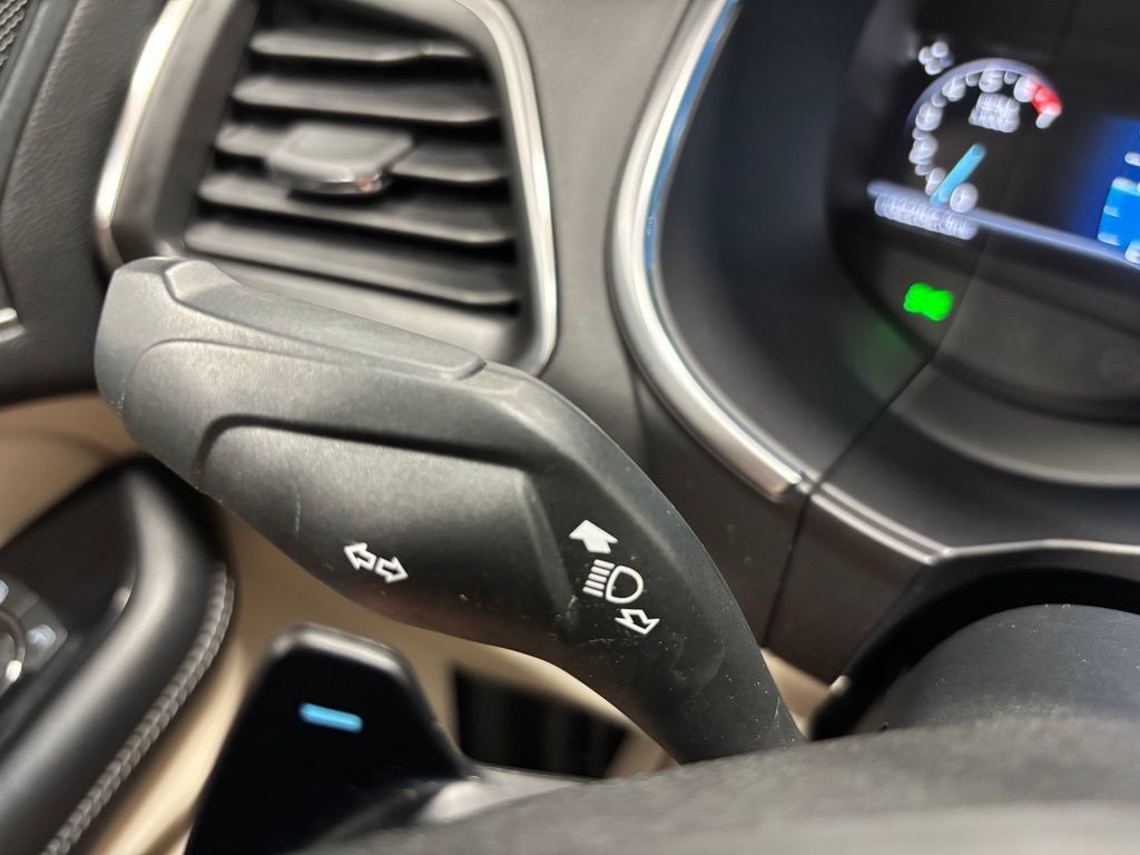 Used 2018 Ford Edge Titanium w/ Equipment Group 301A AWD/4WD image 21