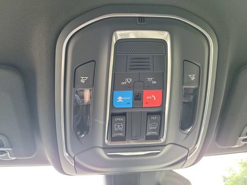 Used 2025 Jeep Grand Cherokee Laredo X AWD/4WD image 40
