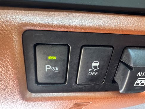 Used 2019 Toyota Sequoia Platinum AWD/4WD image 27