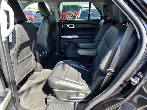 Used 2022 Ford Explorer XLT w/ Equipment Group 202A image 13