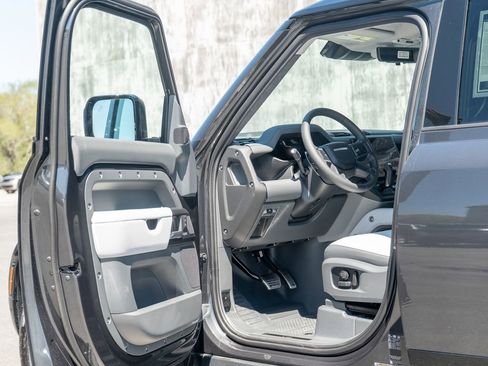New 2026 Land Rover Defender 110 V8 AWD/4WD image 10